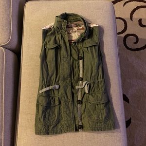 Hollister vest, never worn!